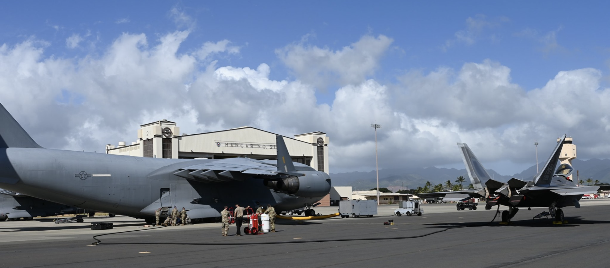 Hickam aircraft maintenance units execute C-17 to F-22 refueling