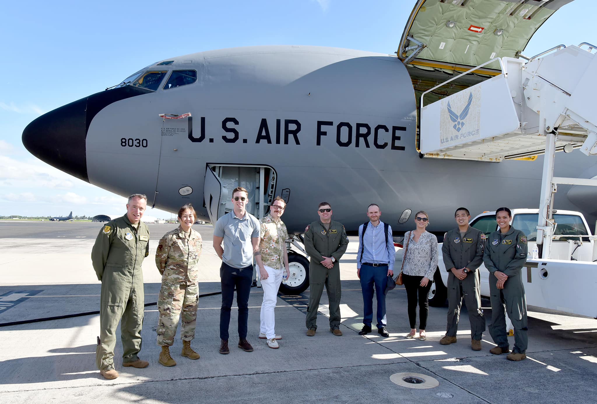 Congressional Staffers Visit Hickam AFB