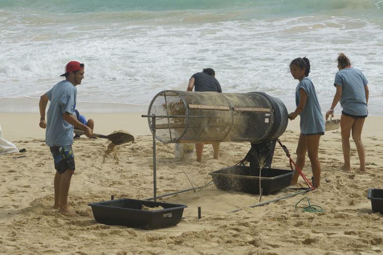 HIARNG Environmental participates in Earth Day beach clean up along side hundreds of volunteers