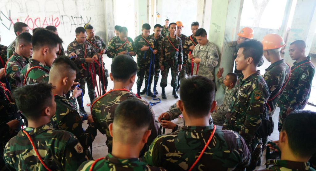 U.S. Army Sgt. Daysen Chang, Hawaii National Guard, demonstrates how to tie a water-knot with members of the Armed Forces of the Philippines during a subject matter expert exchange in support of Balikatan 2017 at Fort Magsaysay in Santa Rosa, Nueva Ecija, May 8, 2017. These skills ensure that first responders and military members can secure and remove victims during a real-life crisis. Balikatan is an annual U.S.-Philippine bilateral military exercise focused on a variety of missions, including humanitarian assistance and disaster relief, and counterterrorism.