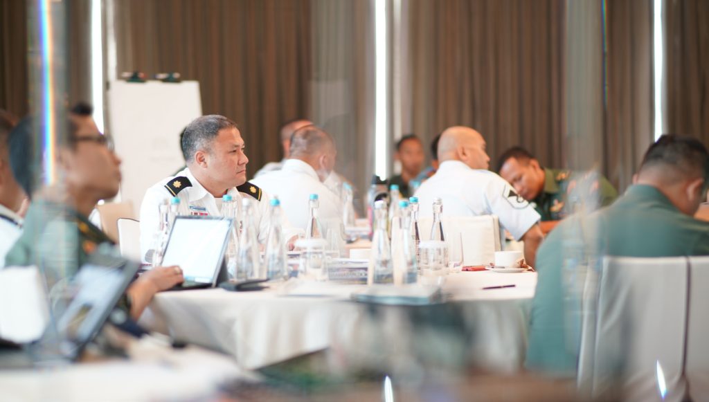 Hawaii National Guard Soldiers and Airmen and members of the Tentara Nasional Indonesia listen intently to the direction of the operation design instructors from the U.S. Air War College during the lecture portion the operation design seminar, Jakarta, Indonesia, August 19, 2019. U.S. Air National Guard Photo by Tech. Sgt. Andrew Jackson)
