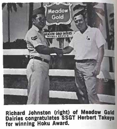 Richard Johnston (right) of Meadow Gold Dairies congratulates SSGT Herbert Takeya for winning Hoku Award.