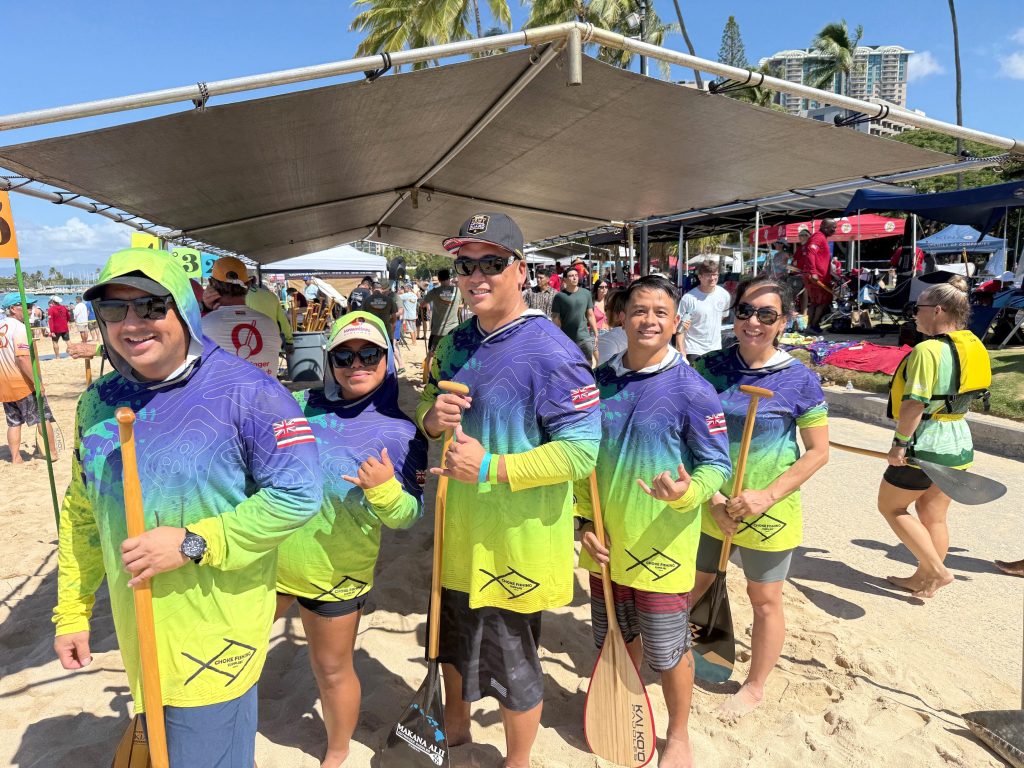 Three teams representing the Hawai‘i Army National Guard Outrigger Canoe participated in the Na Koa Canoe Regatta at Fort DeRussy Beach Park on Aug. 23. Launched in 2009, the Na Koa Wounded Warrior Canoe Regatta was created to assist recovering troops through the ‘healing power’ of the Hawaiian waters. The first event took place at the Pearl Harbor Marina with 67 teams from the Army, Navy, Marines, Air Force, Coast Guard and other organizations. The event has since expanded to include a Youth Division, and to include our Gold Star Ohana in the Wounded Warrior Division.