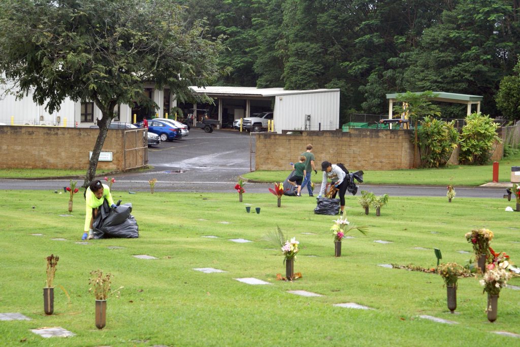 A very big mahalo and appreciation to the members of the 298th Air Defense Group, Hawaiʻi Air National Guard (HIANG). Every week, members from the 298th Air Defense Group help pick up brown flowers at the grave markers and/or columbarium at the Hawaiʻi State Veterans Cemetery in Kāne‘ohe. Col. Keolani Bailey, Command Sgt. Bradley Spencer, Master Sgt. Kehau Villa-Hashimoto, Tech Sgt. Mathew Young, Airman 1st Class Noalei Malacas and  Airman 1st Class Jayton Pestana were joined by friends & family in the cleanup.