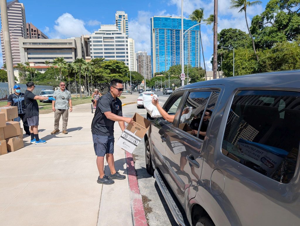 Maj. Brian Kwak received unused, expired or unwanted medications from community members at the Hawaiʻi State Capitol. (Hawai‘i National Guard Counterdrug Program photos)