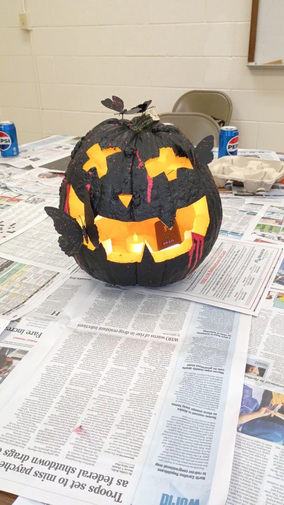 Halloween pumpkin carving, food sale supports Aloha United Way