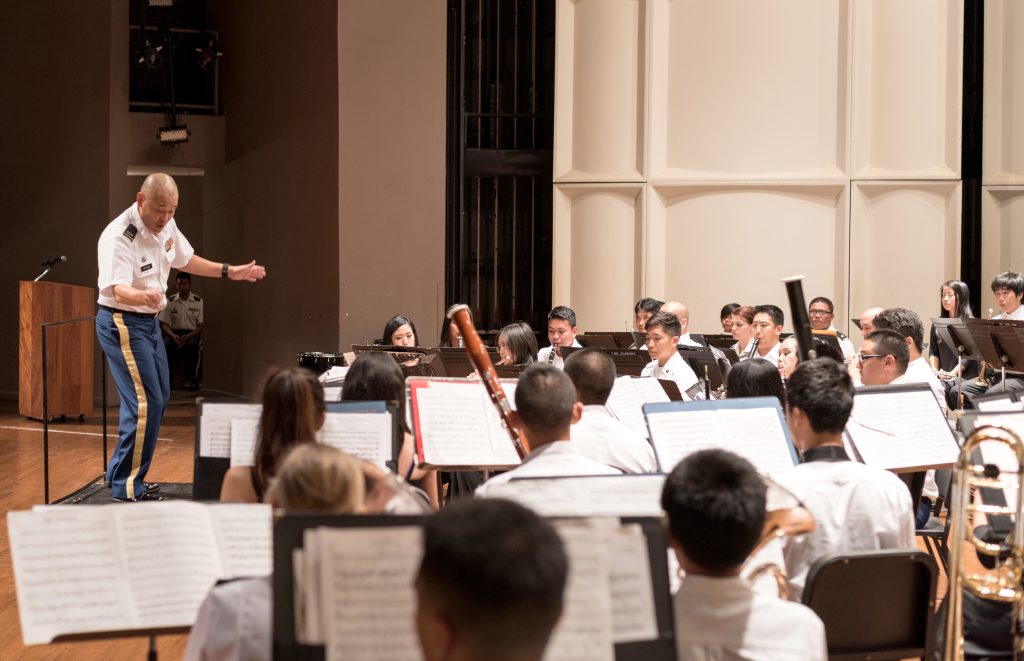 Chief Curtis Hiyane conducted an assembly of Hawai‘i Army National Guard Soldiers and local students during a music fellowship concert with Hawaii students in Pearl City in 2016. U.S. Army National Guard photo by Spc. Paul Berzinas