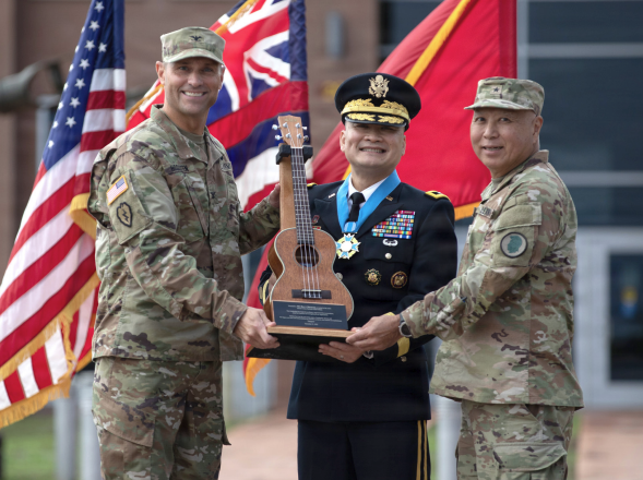Macaraeg received a gift from Brig. Gen. Tyson Y. Tahara, Commander of the Hawai‘i Army National Guard (HIARNG), right, and Col. Ronald D. Hogsten, HIARNG Chief of Staff. (Photo by U.S. Army National Guard photos by Sgt. Mariah-Alexsandra Manandic-Kapu)