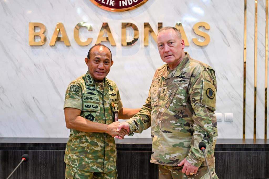 Hawai‘i Adjutant General Maj. Gen. Stephen F. Logan met with Lt. Gen. TNI Gabriel Lema, head of Indonesia’s National Reserve Agency, during a key leader engagement at Bacadnas headquarters in Jakarta, Indonesia, on June 9. (U.S. Air National Guard photos by Senior Master Sgt. Mysti Bicoy