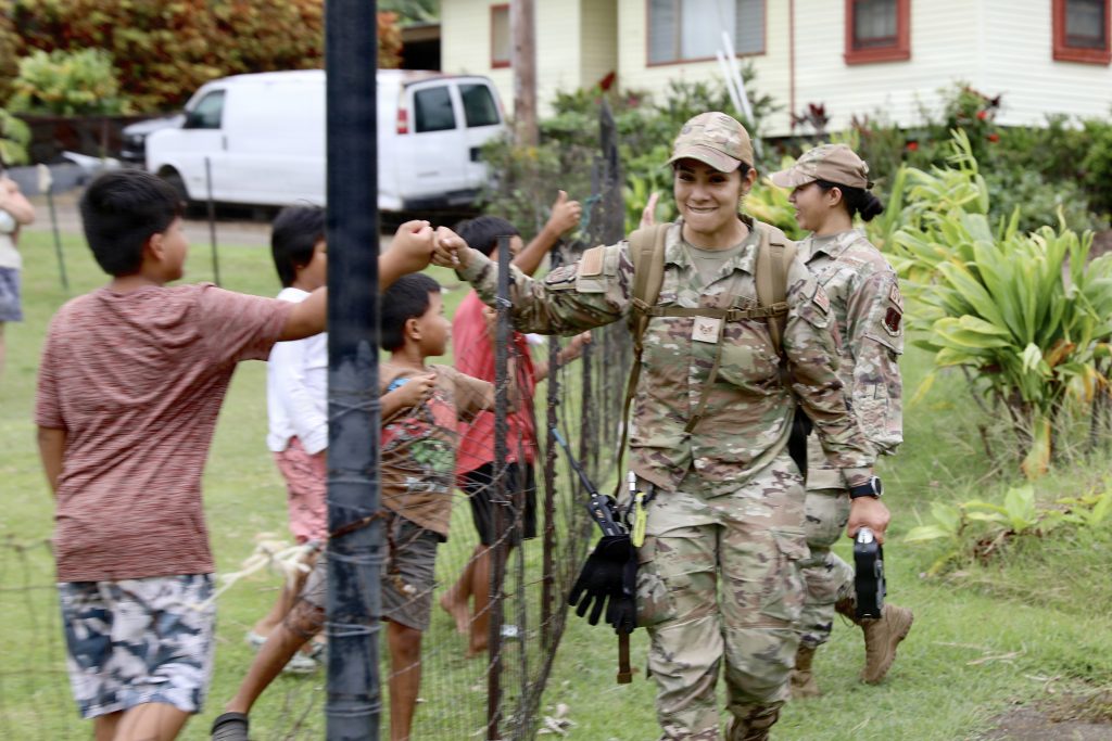 Members from the Hawaii National Guard’s 93rd Chemical, Biological, Radiological, Nuclear and Explosives Enhanced Response Force Package team greeted children in the Ka‘ū District on the Big Island on August 18. (U.S. Army National Guard photos by Spc. Daniel Barcenas)