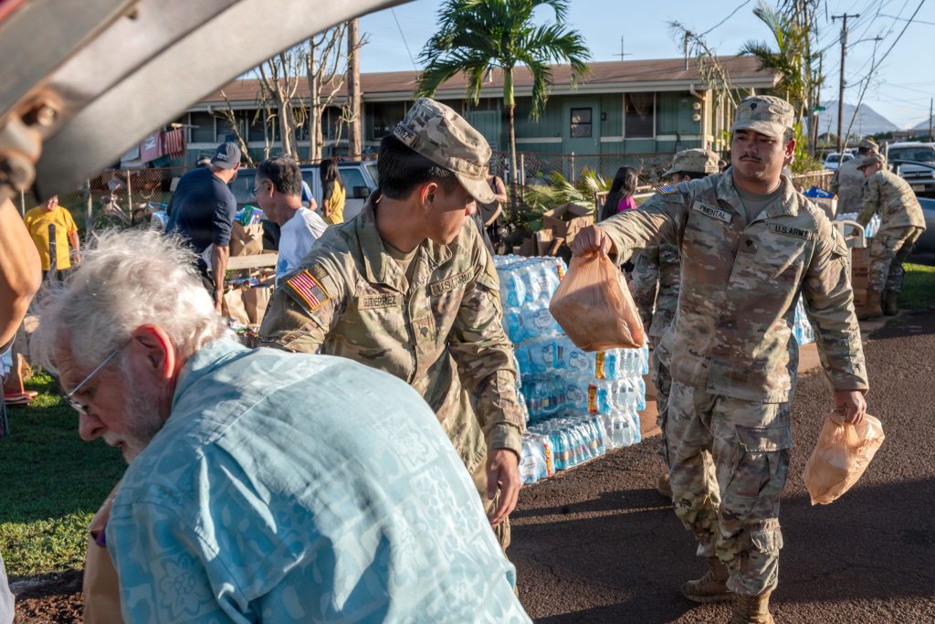 Spcs. Lopaka Gutierrez-Kelley, left, and Johnny Pimental of the Hawai‘i National Guardʻs Task Force Kaua‘i, loaded groceries into a vehicle at the ‘Ele‘ele Baptist Church food drive in ‘Ele‘ele on Sept. 12. (U.S. Army National Guard photos by Staff Sgt. John Schoebel)